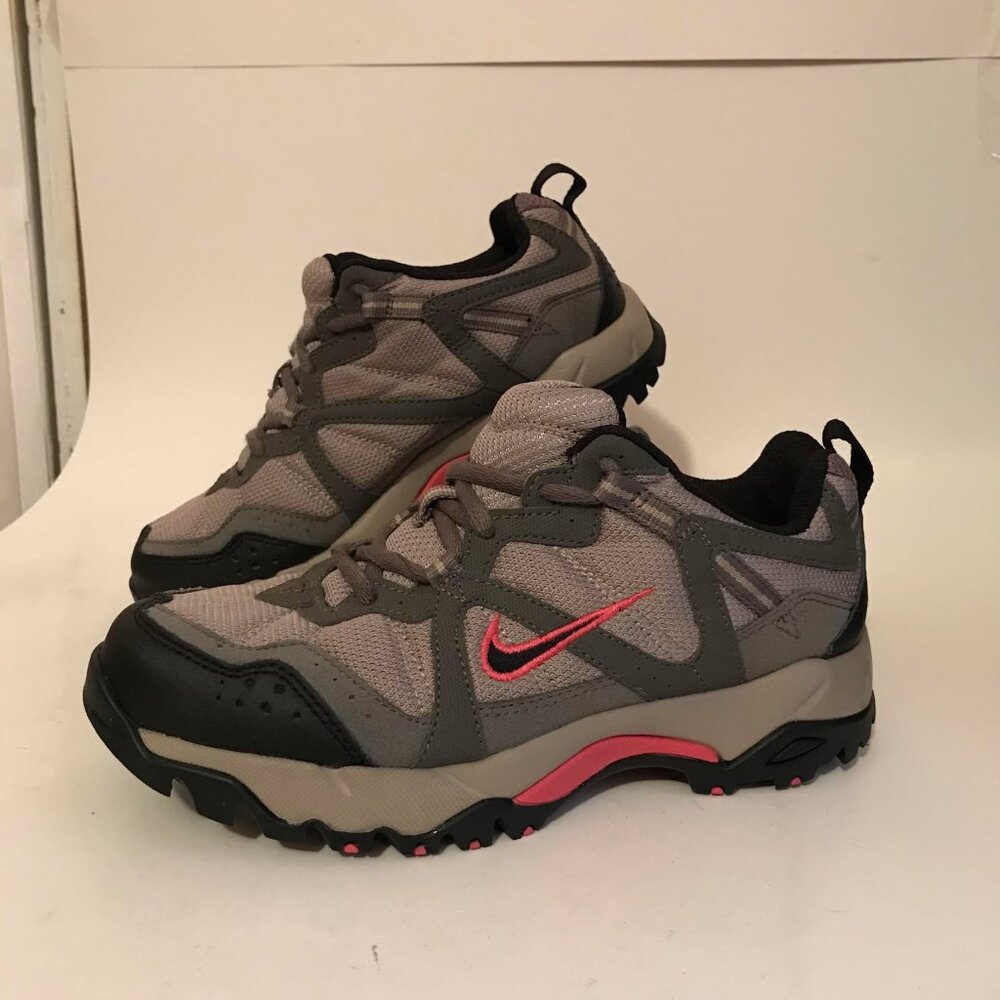 Nike Womens Trail Running Shoe Light Grey Hiking ACG All Trac 6.5 NEW OLD STOCK